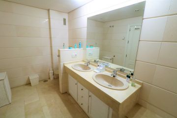 https://cdn.resales-online.com/public/swt24est18/properties/d9a9fb64d28311eca97d0217bc231ef4/w1200/8-e64a9055bba3e77ac8aca3b893cdf826.jpg?v=1653411157