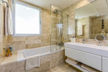 https://cdn.resales-online.com/public/j642teg5ce/properties/3df176cfd03811eca97d0217bc231ef4/w1200/16-ec67b526875bf0124b6ce4328a754439.jpg?v=1652366719