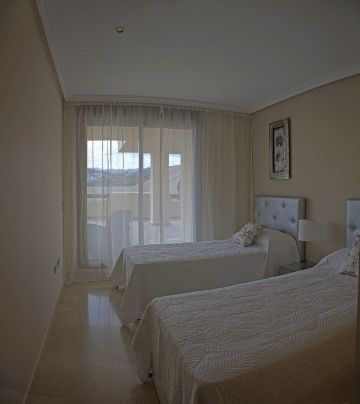 https://cdn.resales-online.com/public/ce35ic6qf2/properties/28aaee69df0611eca97d0217bc231ef4/w1200/16-ec67b526875bf0124b6ce4328a754439.jpg?v=1653801408