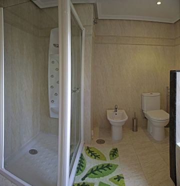 https://cdn.resales-online.com/public/ce35ic6qf2/properties/28aaee69df0611eca97d0217bc231ef4/w1200/20-d1f7658cbe4ba6cd8666fec30fba80ad.jpg?v=1653801408