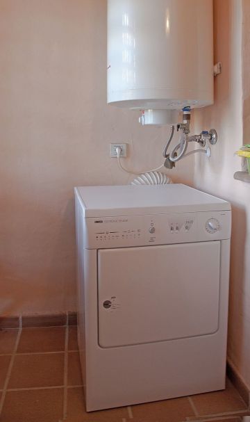 https://cdn.resales-online.com/public/ce35ic6qf2/properties/28aaee69df0611eca97d0217bc231ef4/w1200/22-bcf8e6250e0bab365f900a8ac31ac040.jpg?v=1653801408