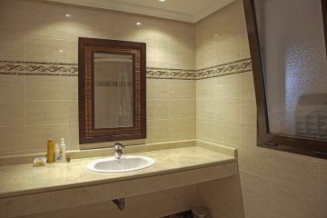 https://cdn.resales-online.com/public/ce35ic6qf2/properties/28aaee69df0611eca97d0217bc231ef4/w1200/23-79897b85162c6a486c7a4d1eb46924dd.jpg?v=1653801408