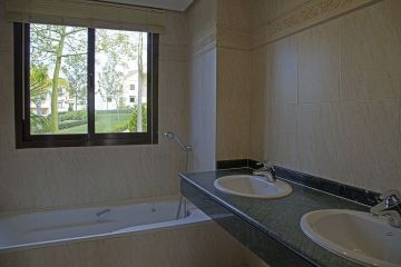 https://cdn.resales-online.com/public/ce35ic6qf2/properties/28aaee69df0611eca97d0217bc231ef4/w1200/25-45e7a00e8ada30030040e20a35fbccfd.jpg?v=1653801408
