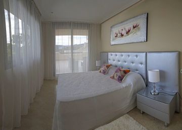 https://cdn.resales-online.com/public/ce35ic6qf2/properties/28aaee69df0611eca97d0217bc231ef4/w1200/4-c23c0f86247804fa50226aecd8b0b2c8.jpg?v=1653801408