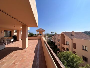 https://cdn.resales-online.com/public/ce35ic6qf2/properties/28aaee69df0611eca97d0217bc231ef4/w1200/31-5e8b9eb86a2d455eeaf43a7bbf3ccd12.jpg?v=1691647687