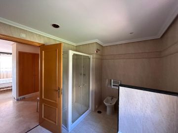 https://cdn.resales-online.com/public/ce35ic6qf2/properties/28aaee69df0611eca97d0217bc231ef4/w1200/39-a493fe9149752455d4aa759b42ca0ea1.jpg?v=1691647687