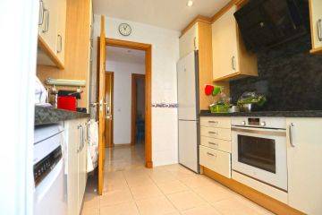https://cdn.resales-online.com/public/cbiutp5eqn/properties/221084cfddd611eca97d0217bc231ef4/w1200/10-bb915d1cb19341576dcdc994b81ab9c5.jpg?v=1653912787