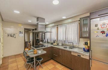 https://cdn.resales-online.com/public/vvmdwbkuht/properties/3d6e484dd84f11eca97d0217bc231ef4/w1200/12-53013098fcab6c38b1379cd33298e050.jpg?v=1653065034