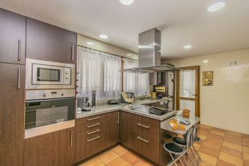 https://cdn.resales-online.com/public/vvmdwbkuht/properties/3d6e484dd84f11eca97d0217bc231ef4/w1200/18-cc72f169493c096e712837ff5d8b6e41.jpg?v=1653065034