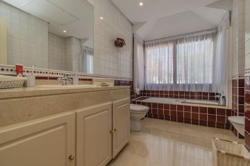 https://cdn.resales-online.com/public/vvmdwbkuht/properties/3d6e484dd84f11eca97d0217bc231ef4/w1200/27-f6e8bc237ba13ac4c268badec6354f3d.jpg?v=1653065034