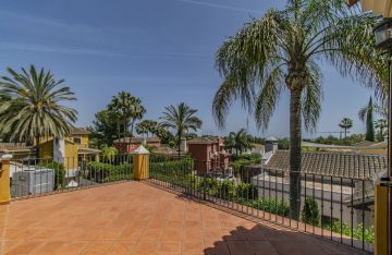 https://cdn.resales-online.com/public/vvmdwbkuht/properties/3d6e484dd84f11eca97d0217bc231ef4/w1200/32-e7f90ea5feef5e01d64d74d6b6d8a834.jpg?v=1653065034