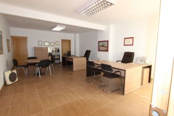 https://cdn.resales-online.com/public/4u8i2in212/properties/29028d9a0b3a11ecaa340217bc231ef4/w1200/8-e64a9055bba3e77ac8aca3b893cdf826.jpg?v=1630516057