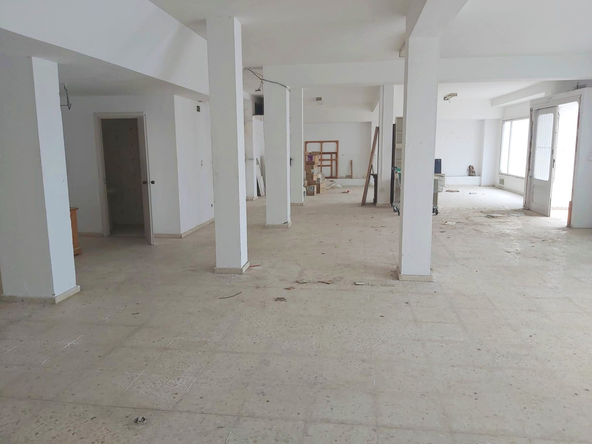 https://cdn.resales-online.com/public/onqgbg2a0k/properties/68710f85ab8f11eca97d0217bc231ef4/w1200/1-7980e48d732b6fc85c14b43b94d2aa54.jpg?v=1648143727