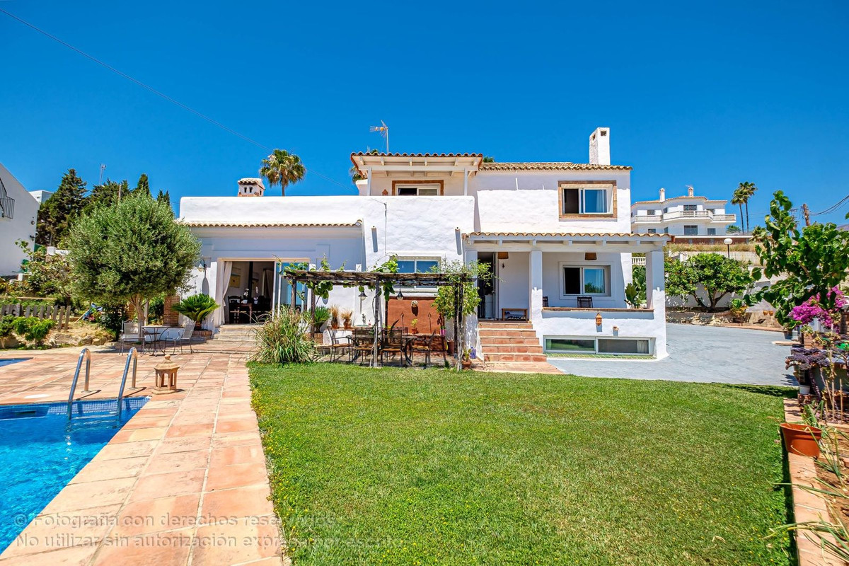 https://cdn.resales-online.com/public/7jbti67jd9/properties/ce4482b9e7df11eca97d0217bc231ef4/w1200/1-7980e48d732b6fc85c14b43b94d2aa54.jpg?v=1654801637