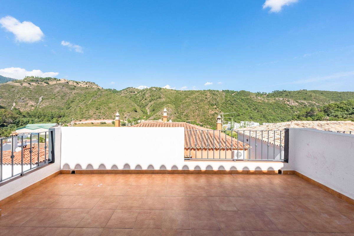 https://cdn.resales-online.com/public/q0k63vfifl/properties/54c0a440e67011eca97d0217bc231ef4/w1200/1-7980e48d732b6fc85c14b43b94d2aa54.jpg?v=1654616978