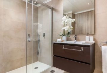 https://cdn.resales-online.com/public/6pcoehzhpl/properties/9f5cda67ebc711eca97d0217bc231ef4/w1200/13-5fd73dea700db77384c091ca9818b1a9.jpg?v=1655204381