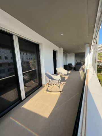 https://cdn.resales-online.com/public/6pcoehzhpl/properties/9f5cda67ebc711eca97d0217bc231ef4/w1200/7-aa4cc561180b369757c0bb4af9886cd3.jpg?v=1655204381