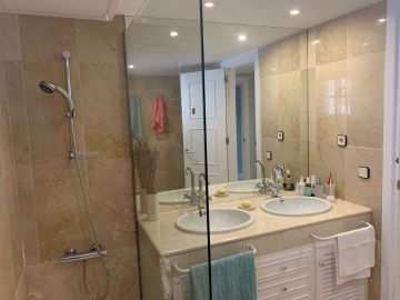 https://cdn.resales-online.com/public/hde336ltfm/properties/46cbca44e93c11eca97d0217bc231ef4/w1200/31-5e8b9eb86a2d455eeaf43a7bbf3ccd12.jpg?v=1656047384