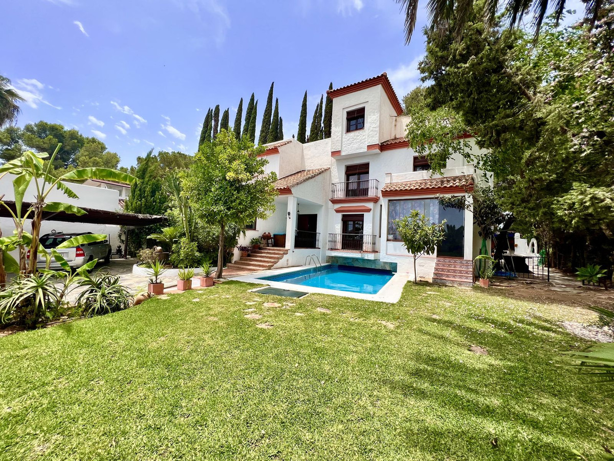 https://cdn.resales-online.com/public/jfltgt1d20/properties/636ca035f0c611eca97d0217bc231ef4/w1200/2-5bd7b9d04b45e33852eaf0ec6670150d.jpg?v=1655753627