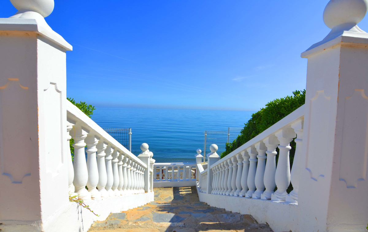 https://cdn.resales-online.com/public/36n27u2e36/properties/fykkyrnffamrduw/w1200/1-7980e48d732b6fc85c14b43b94d2aa54.jpg?v=1659092807