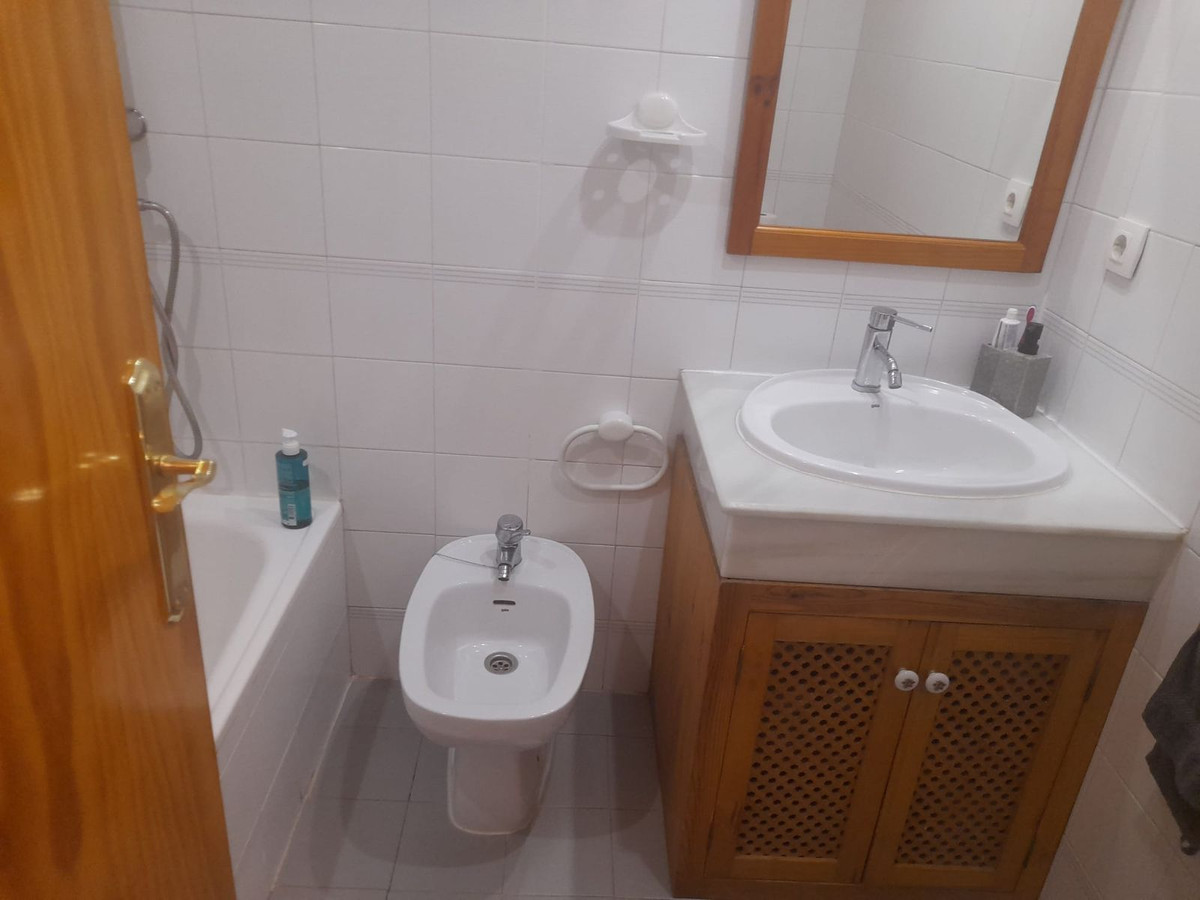 https://cdn.resales-online.com/public/7rg1k5rn6p/properties/fdf88c8405ab11eda97d0217bc231ef4/w1200/8-e64a9055bba3e77ac8aca3b893cdf826.jpg?v=1659773964