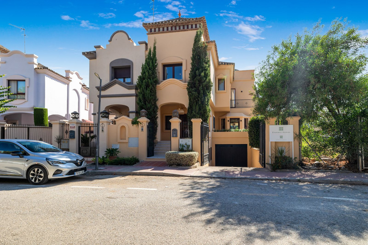 https://cdn.resales-online.com/public/537vrwhqp1/properties/8b4c7ace0db611eda97d0217bc231ef4/w1200/1-7980e48d732b6fc85c14b43b94d2aa54.jpg?v=1660244789