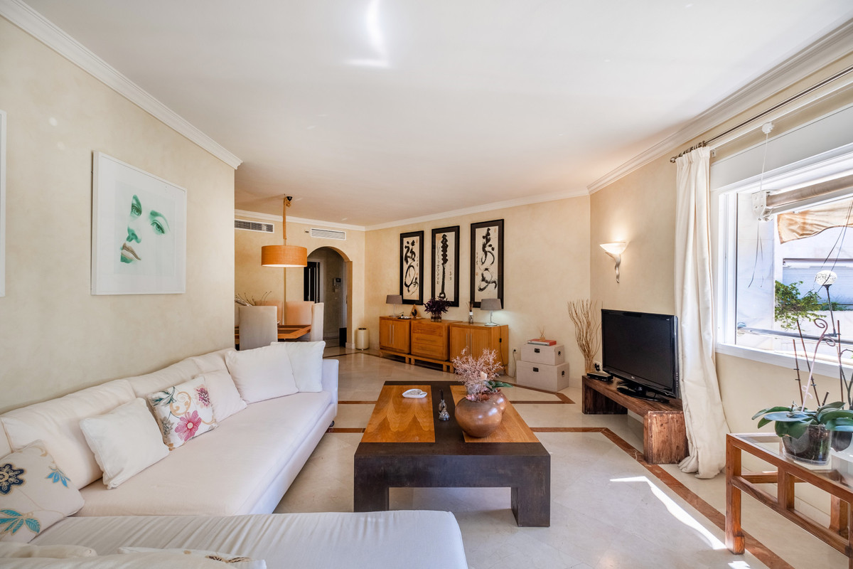 https://cdn.resales-online.com/public/jja1jz8h5h/properties/858b06ab1eaf11eda97d0217bc231ef4/w1200/1-7980e48d732b6fc85c14b43b94d2aa54.jpg?v=1660801072