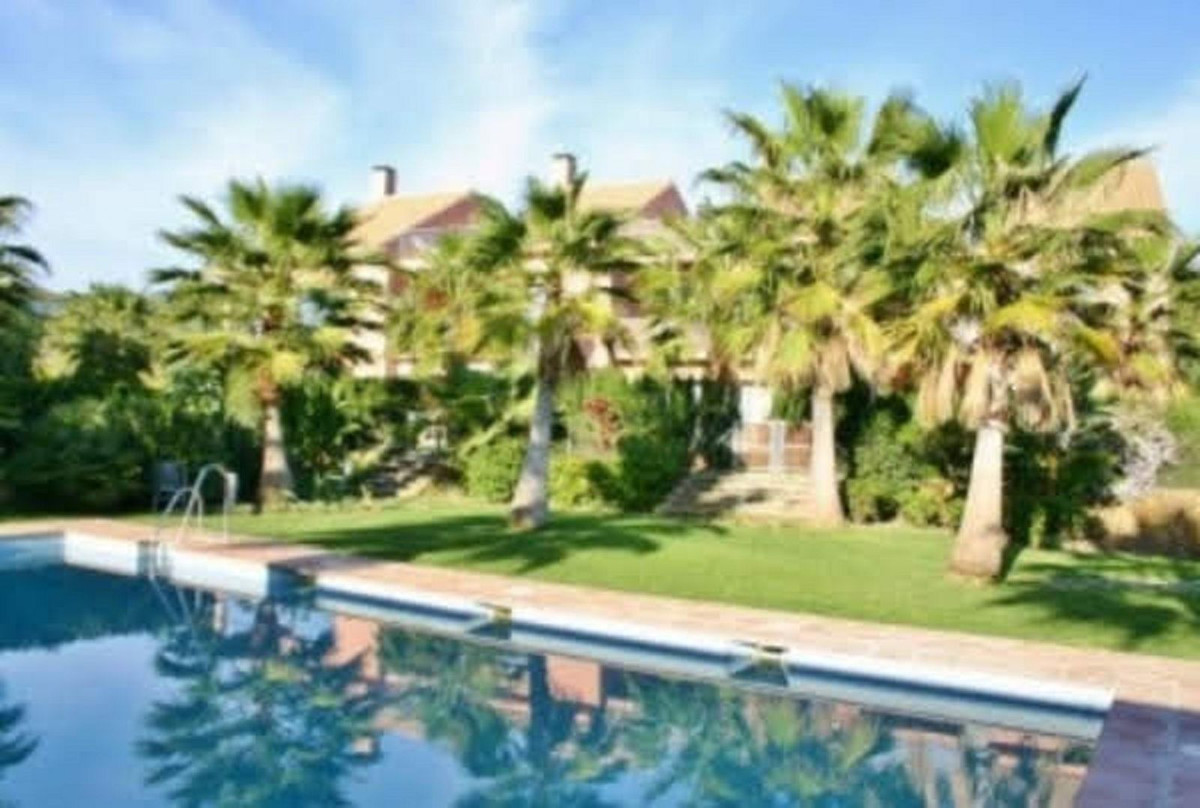 https://cdn.resales-online.com/public/aa2saqz9w9/properties/a32764d123b411edad230217bc231ef4/w1200/1-7980e48d732b6fc85c14b43b94d2aa54.jpg?v=1661434337