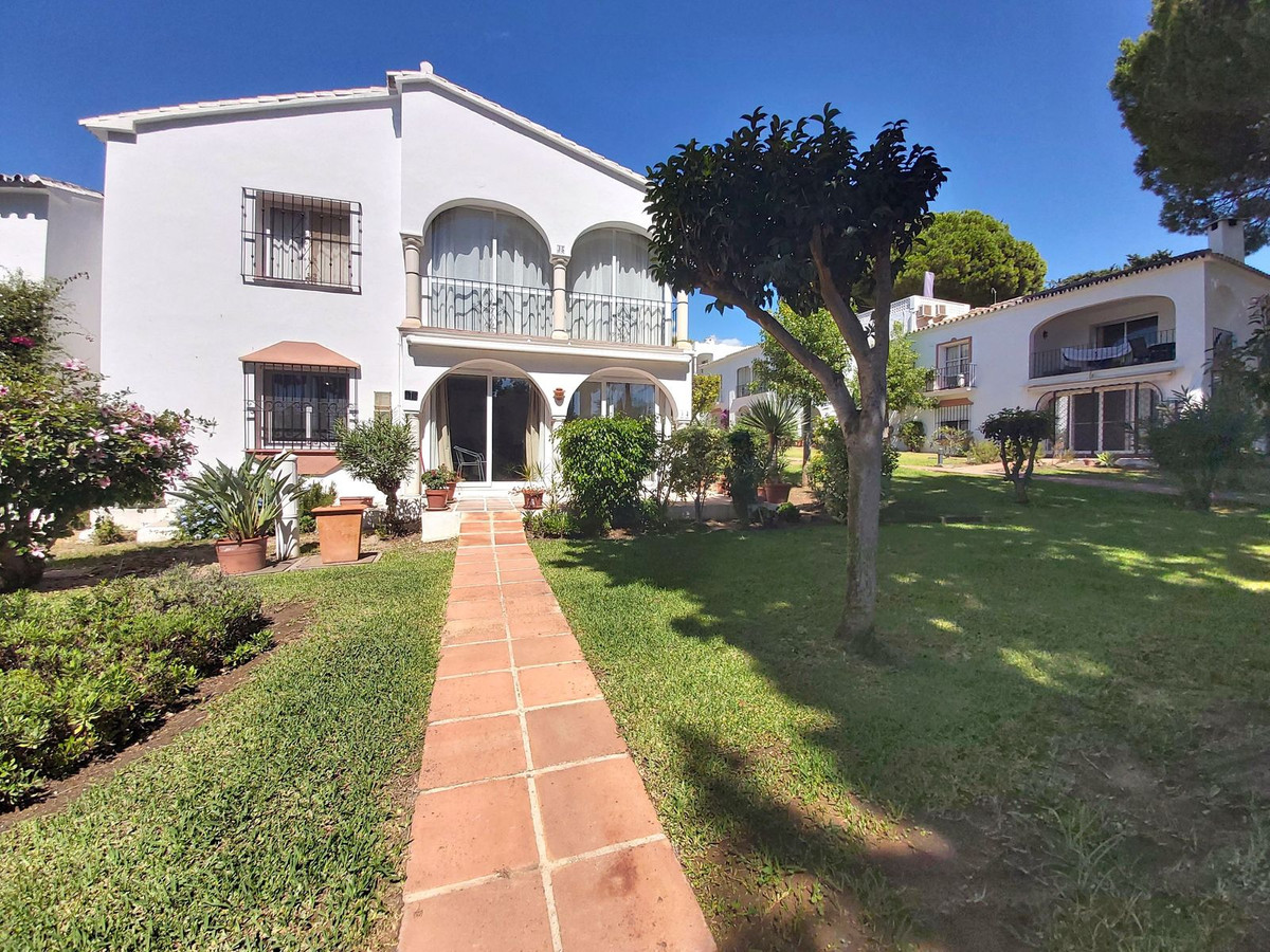 https://cdn.resales-online.com/public/l5qiehb852/properties/0219978c403f11edad230217bc231ef4/w1200/1-7980e48d732b6fc85c14b43b94d2aa54.jpg?v=1664492737