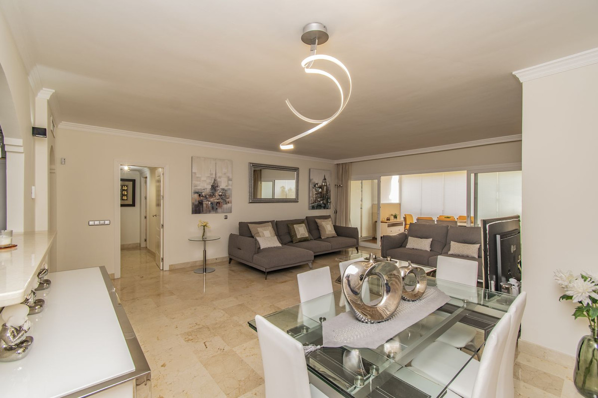 https://cdn.resales-online.com/public/vvmdwbkuht/properties/96bf45af459311ed98460217bc231ef4/w1200/1-7980e48d732b6fc85c14b43b94d2aa54.jpg?v=1665135778