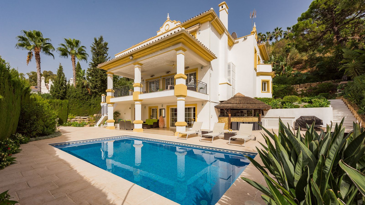 https://cdn.resales-online.com/public/b3evhsn1uj/properties/9621a50b43f211ed98460217bc231ef4/w1200/1-7980e48d732b6fc85c14b43b94d2aa54.jpg?v=1665144128