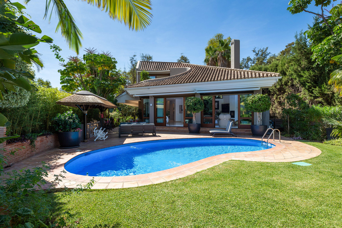 https://cdn.resales-online.com/public/ilmgg1itp5/properties/5c69339a491b11ed98460217bc231ef4/w1200/1-7980e48d732b6fc85c14b43b94d2aa54.jpg?v=1665465338