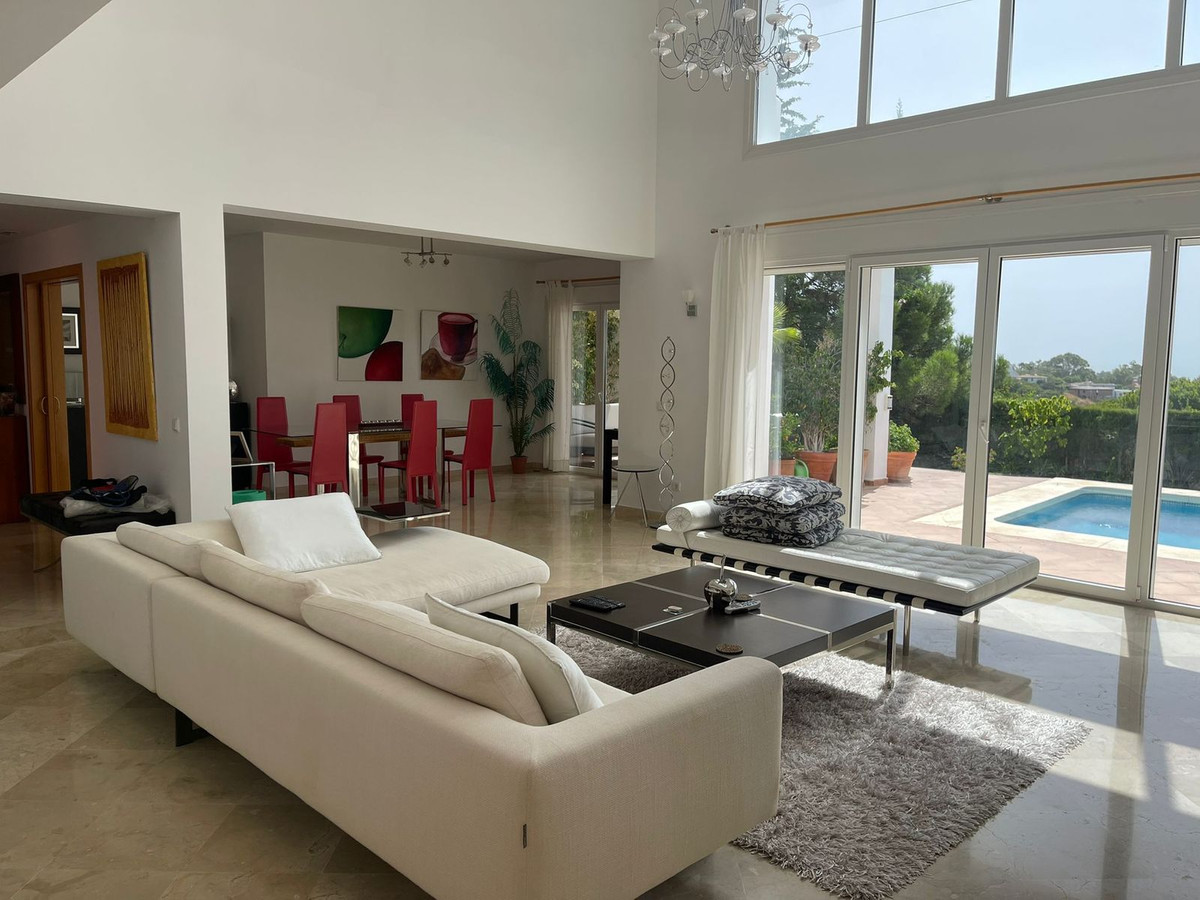 https://cdn.resales-online.com/public/ertu08aq1s/properties/9b73b275292c11edad230217bc231ef4/w1200/1-7980e48d732b6fc85c14b43b94d2aa54.jpg?v=1661962294