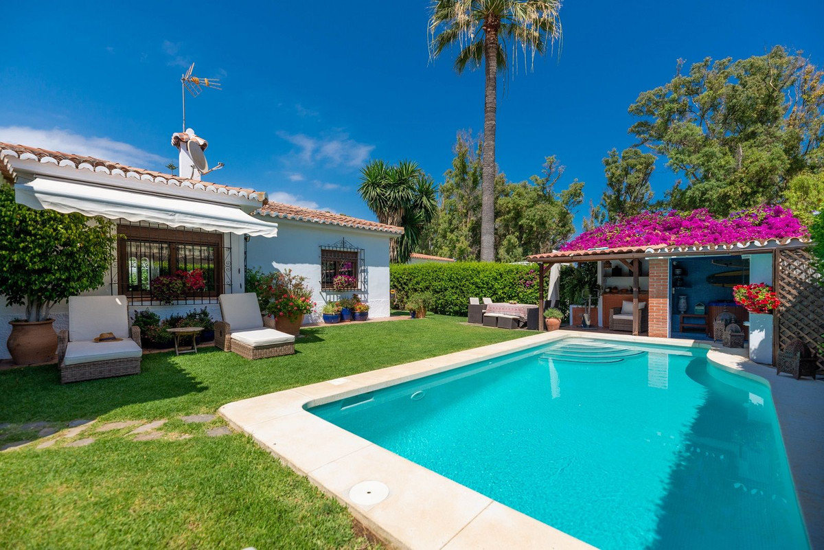 https://cdn.resales-online.com/public/34yfqk0xyd/properties/fd2bd317737511eba13006b3c6b82ba8/w1200/1-7980e48d732b6fc85c14b43b94d2aa54.jpg?v=1684145460