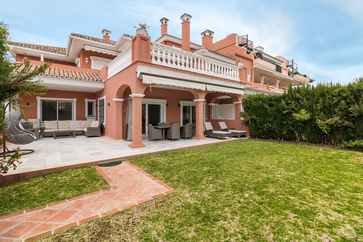 https://cdn.resales-online.com/public/lpqpf45djs/properties/3178b79461a211ed98460217bc231ef4/w1200/1-7980e48d732b6fc85c14b43b94d2aa54.jpg?v=1668166913