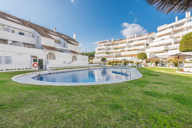 https://cdn.resales-online.com/public/lahrid967e/properties/efaf4276666c11ed98460217bc231ef4/w1200/20-d1f7658cbe4ba6cd8666fec30fba80ad.jpg?v=1668688958
