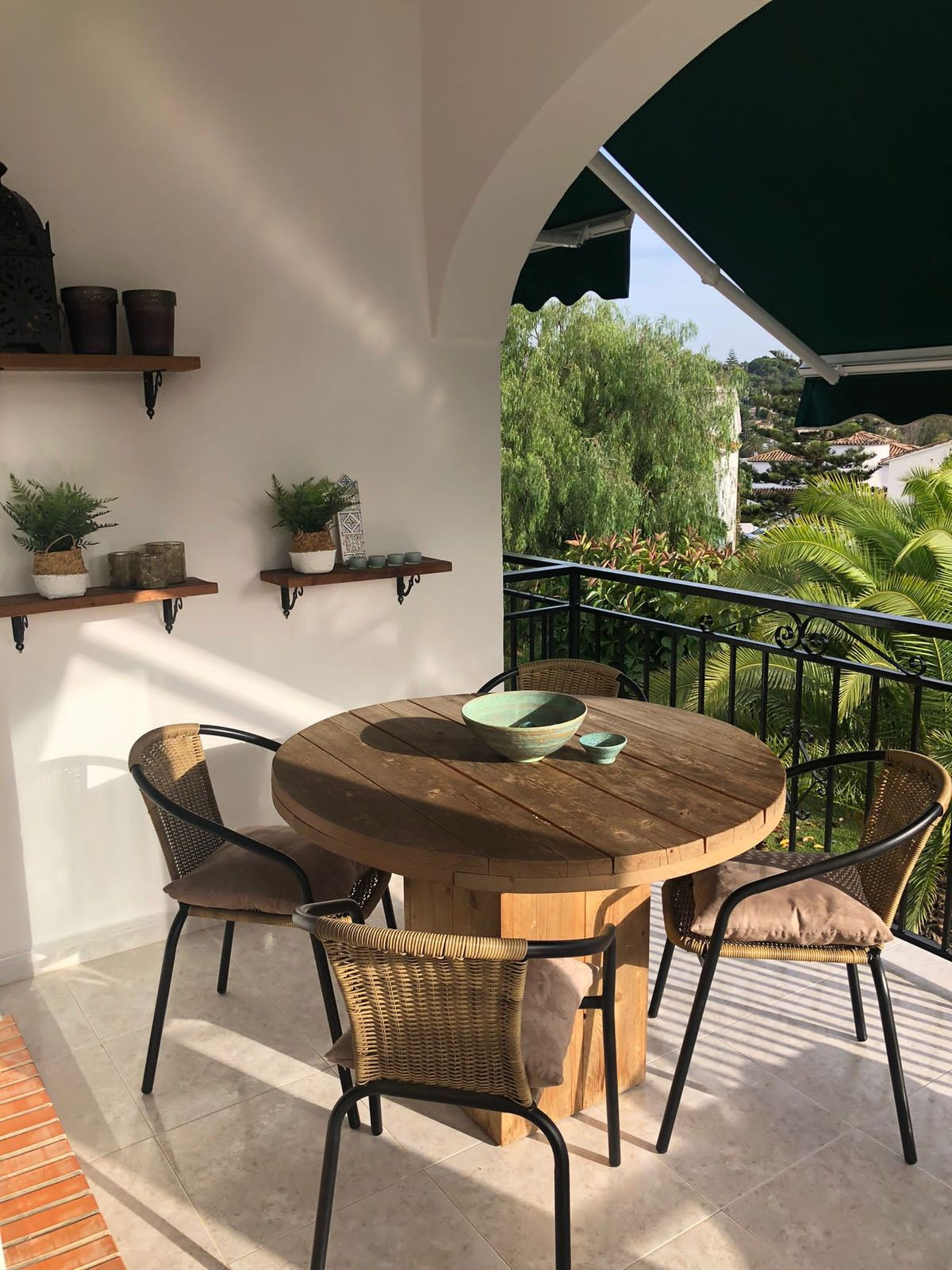 https://cdn.resales-online.com/public/gjt1fof7p5/properties/e379bbb265aa11ed98460217bc231ef4/w1200/1-7980e48d732b6fc85c14b43b94d2aa54.jpg?v=1668768198