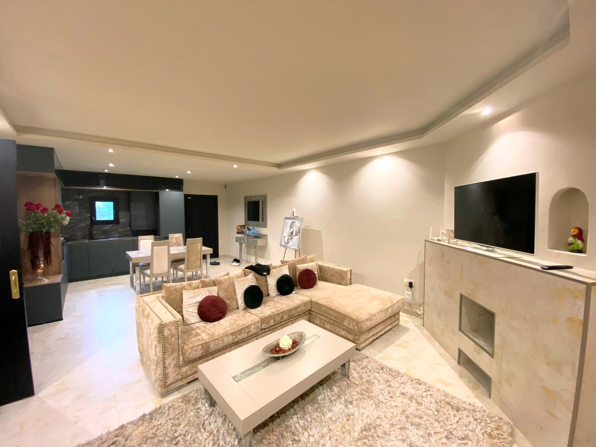 https://cdn.resales-online.com/public/m3drsrideu/properties/nsakybmbhkotsto/w1200/1-7980e48d732b6fc85c14b43b94d2aa54.jpg?v=1668699416