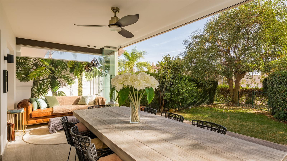 https://cdn.resales-online.com/public/b3evhsn1uj/properties/8185c65b666d11ed98460217bc231ef4/w1200/16-ec67b526875bf0124b6ce4328a754439.jpg?v=1668689605