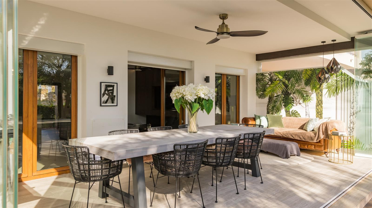 https://cdn.resales-online.com/public/b3evhsn1uj/properties/8185c65b666d11ed98460217bc231ef4/w1200/17-dd5fcd4f0eb487dfa3803f7e20814c0e.jpg?v=1668689605