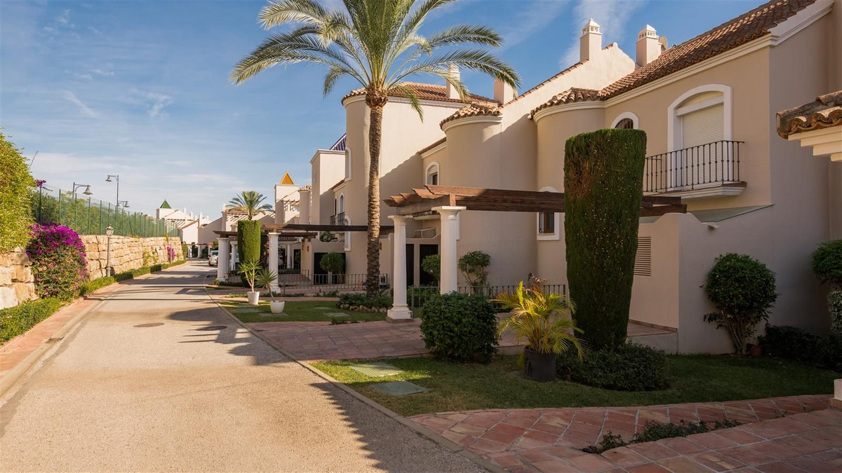 https://cdn.resales-online.com/public/b3evhsn1uj/properties/8185c65b666d11ed98460217bc231ef4/w1200/18-cc72f169493c096e712837ff5d8b6e41.jpg?v=1668689605