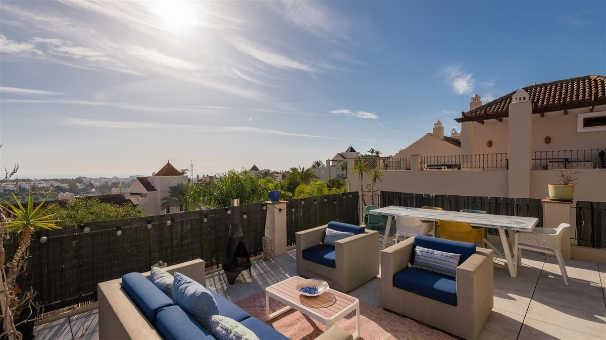 https://cdn.resales-online.com/public/b3evhsn1uj/properties/8185c65b666d11ed98460217bc231ef4/w1200/20-d1f7658cbe4ba6cd8666fec30fba80ad.jpg?v=1668689605
