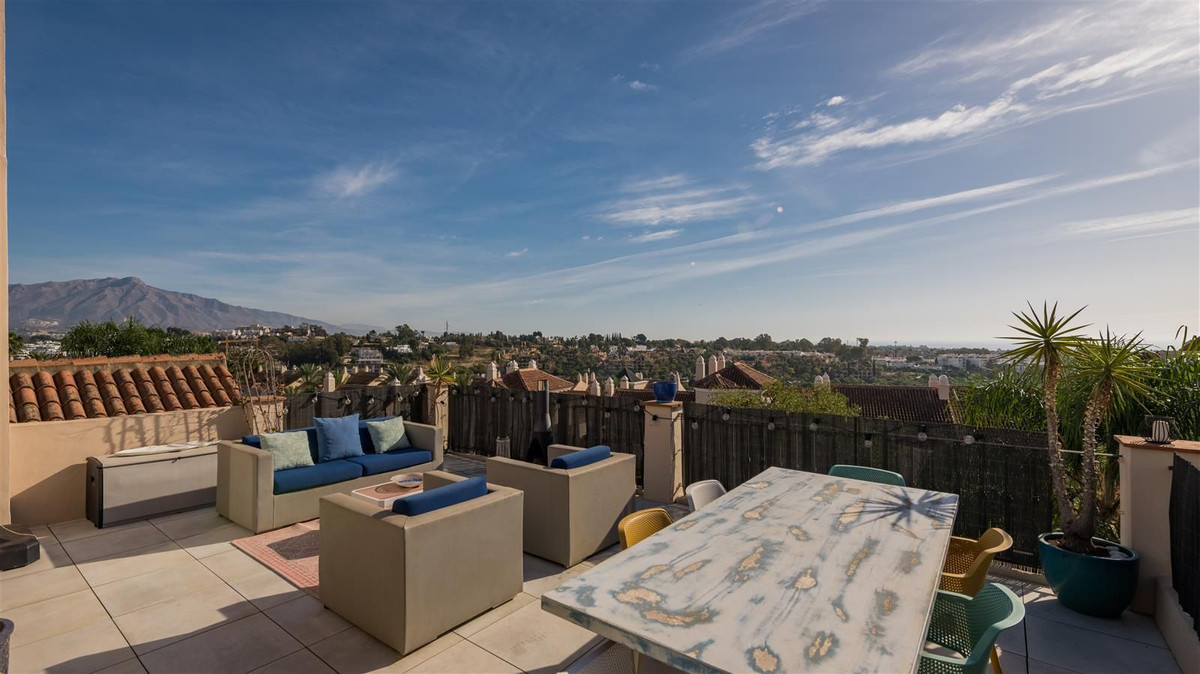 https://cdn.resales-online.com/public/b3evhsn1uj/properties/8185c65b666d11ed98460217bc231ef4/w1200/3-e898b2bb2a2fdfd06d2c39894dce8316.jpg?v=1668689605