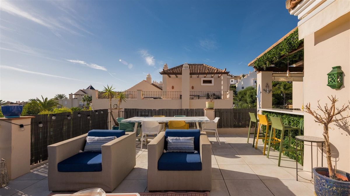 https://cdn.resales-online.com/public/b3evhsn1uj/properties/8185c65b666d11ed98460217bc231ef4/w1200/22-bcf8e6250e0bab365f900a8ac31ac040.jpg?v=1668689605