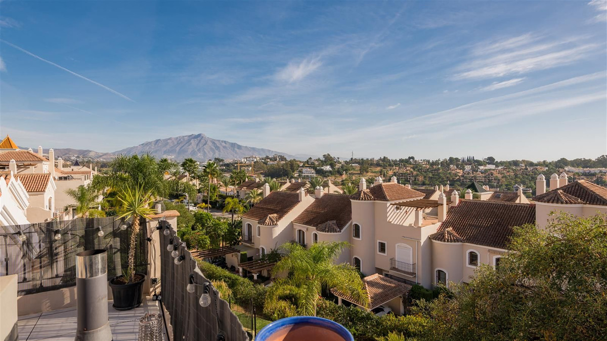 https://cdn.resales-online.com/public/b3evhsn1uj/properties/8185c65b666d11ed98460217bc231ef4/w1200/6-241328e1bcc9c0d8ce1222beb6c967a8.jpg?v=1668689605