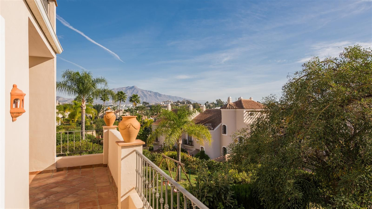 https://cdn.resales-online.com/public/b3evhsn1uj/properties/8185c65b666d11ed98460217bc231ef4/w1200/7-aa4cc561180b369757c0bb4af9886cd3.jpg?v=1668689605