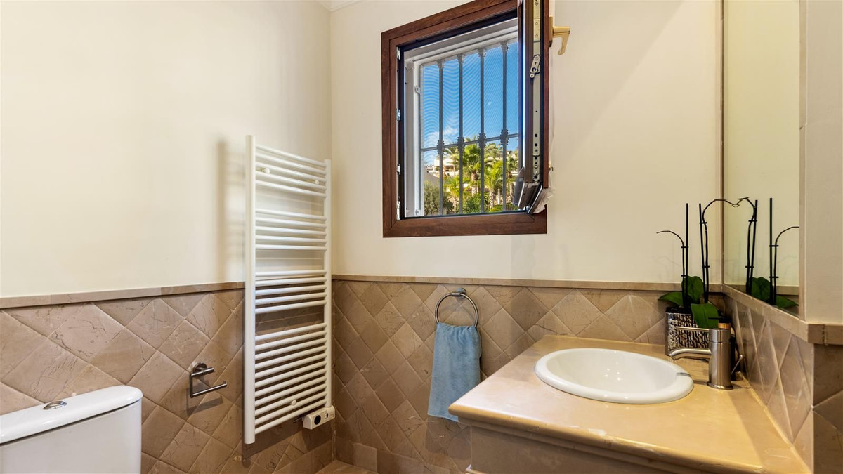 https://cdn.resales-online.com/public/b3evhsn1uj/properties/8185c65b666d11ed98460217bc231ef4/w1200/10-bb915d1cb19341576dcdc994b81ab9c5.jpg?v=1668689605