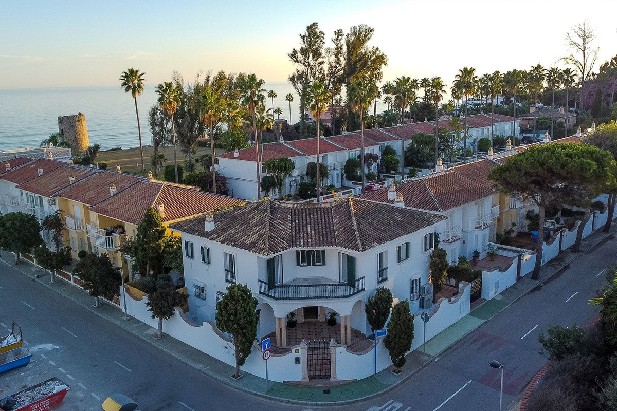 https://cdn.resales-online.com/public/78lk61l73t/properties/45a47a1bb00b11eca97d0217bc231ef4/w1200/1-7980e48d732b6fc85c14b43b94d2aa54.jpg?v=1668181301