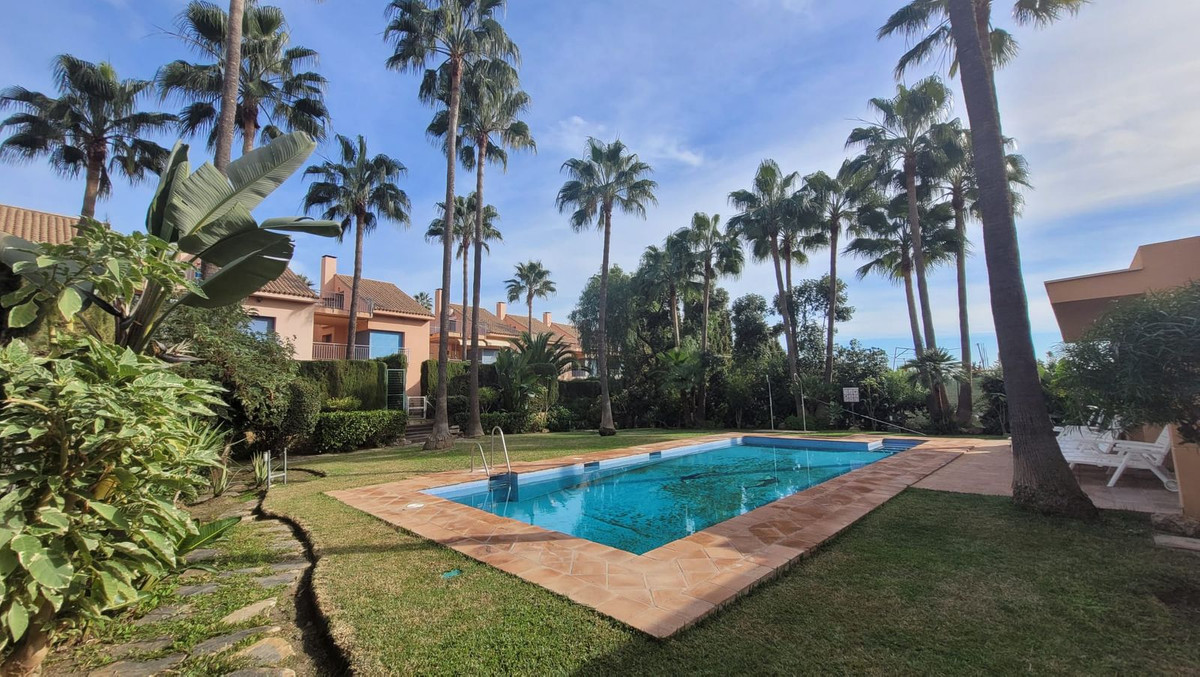 https://cdn.resales-online.com/public/cd9pzuj89n/properties/9e9aa3959d8f11eda53f0217bc231ef4/w1200/1-7980e48d732b6fc85c14b43b94d2aa54.jpg?v=1674755238