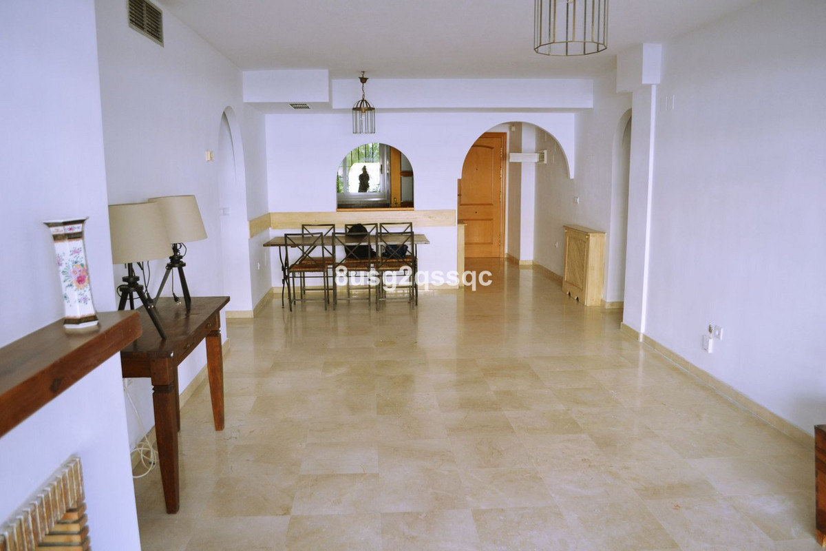 https://cdn.resales-online.com/public/8usg2qssqc/properties/bb7972c99bd911eda53f0217bc231ef4/w1200/14-d70dc3102c00d7be0e872dfe1c1f86d7.jpg?v=1674756887